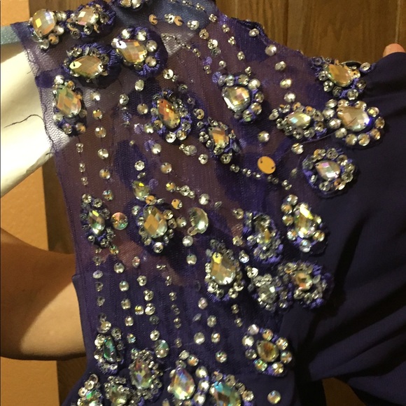 Beautiful One-Sleeved Cocktail Dress - Picture 2 of 4